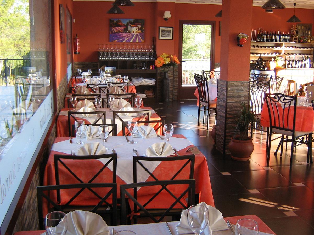 Hotel Restaurant Cau Blanch Useras Buitenkant foto